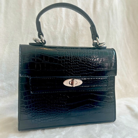 Madden NYC Handbag - Picture 1 of 4